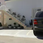 & Anita بيت ضيافة هفار