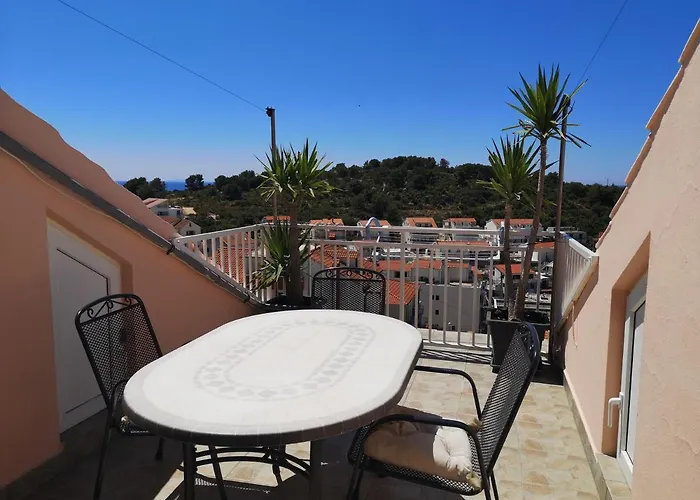 & Anita 3* Hvar Town