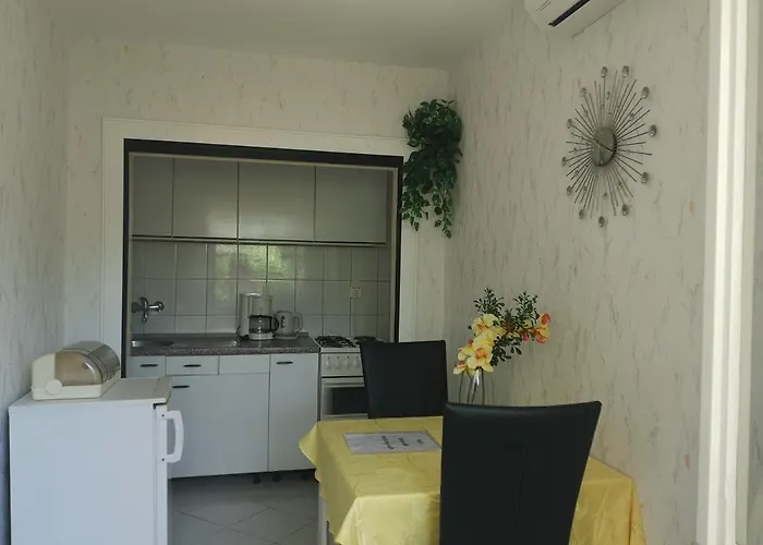 & Anita Gostinjska kuća