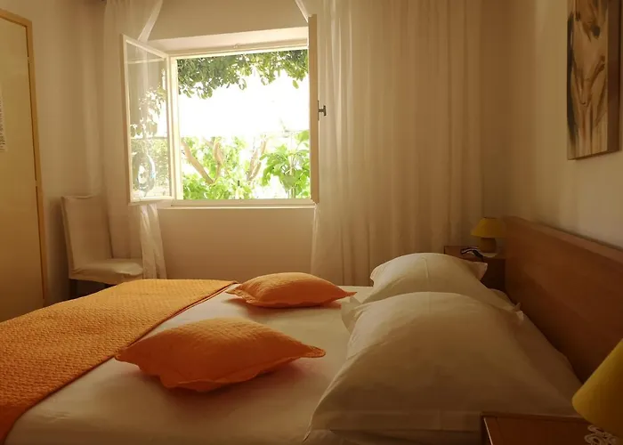 & Anita 3* Hvar Town