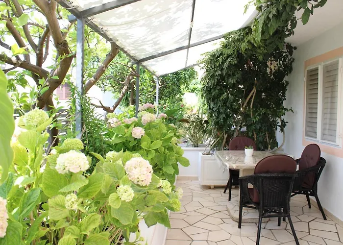 & Anita 3* Hvar Town