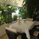 Konukevi & Anita 3*