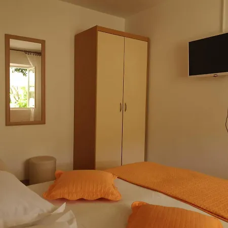 招待所 & Anita 赫瓦尔