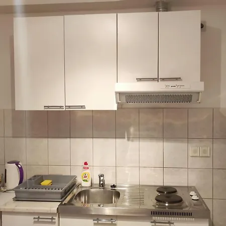 & Anita 招待所 3*