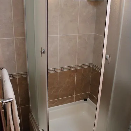 & Anita 招待所 3*