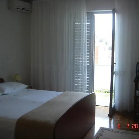 招待所 & Anita 3*